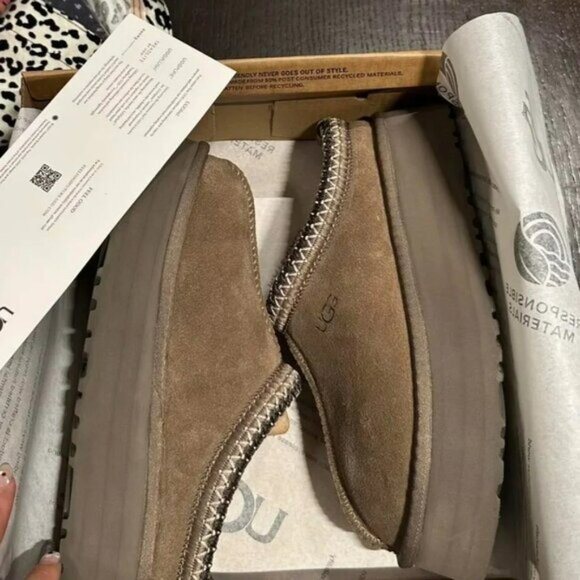 UGG Tan Suede Platform Slip-Ons❤️❤️ - Picture 6 of 7